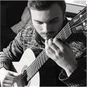Professeur de guitare, diplômé du conservatoire de Lille et de San Francisco. Élève de Judicaël Perroy
