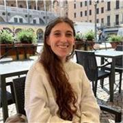 Pedagoga italiana con experiencia educativa ofrece apoyo escolar personalizado para niños y adolescentes en Bilbao.