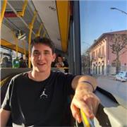 Ciao sono un ragazzo di 20 che cerca un lavoro nel tempo libero per guardagnare dei soldi da mettere da parte