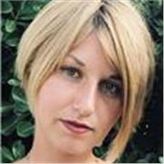 Ragazza laureata in design impartisce lezioni di Inglese, Storia e Italiano sia in presenza che online per bambini delle elementari e delle scuole medie