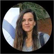 Profesora de Física y Química de instituto, doctora en química, imparte clases de Física y Química a alumnos de ESO y Bachillerato