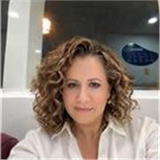 Coach y empresaria especializada en liderazgo, habilidades directivas y gestión empresarial para estudiantes y profesionales