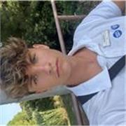 Alumno de universidad con el titulo C1 de ingles. Con 3 hermanos pequeños a los que tambien les doy clase