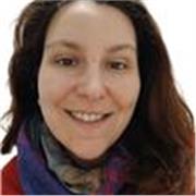 Soy educadora social especializada en adicciones y actualmente estudio el máster de profesorado en intervención sociocomunitaria.