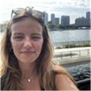 Studentessa al V anno di Medicina, impartisce lezioni di Biologia, Chimica, Inglese, Italiano, Storia