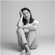 Desde el papel hasta el mundo digital, te guiaré a través de técnicas de dibujo que te ayudarán a expresar tu creatividad y desarrollar tu estilo artístico único. Durante la pandemia, impartí clases en Procreate, explorando las infinitas posibilidades de 