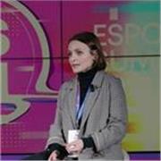 Experta en marketing deportivo, mentora de nuevos talentos.