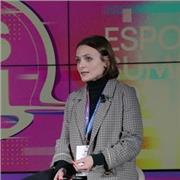 Experta en marketing deportivo, mentora de nuevos talentos.