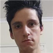 Profesor de biología dicta clases a alumnos de todas las edades