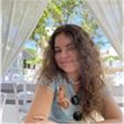 Having problems with understanding Rosalía's songs? Do not worry, even Spanish natives speakers misunderstand her sometimes. However, with some help you will be able to understand not only  Malamente  but every song that you want. ¿Problemas a d