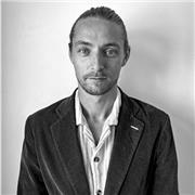 Internationally experienced musician with over 1.3m streams - ready to help you on your first steps into the world of guitar