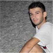 Studente universitario impartisce lezioni di fisica a studenti delle scuole medie e superiori