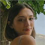 Se cerchi un tutor che ti aiuti a migliorare il tuo inglese, ma senza usare le solite regolette sono quello che fa per te.