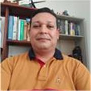 Soy abogado titulado y especializado en derecho laboral, dicto clases de Historia, Filosofía, democracia y ciencias políticas, dirigidas a bachilleres y adultos