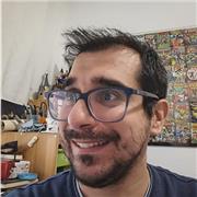 Profesor titulado con grado en Cómic y dibujo imparte clase deanera presencial y online