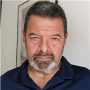 Soy una persona con facilidad de palabra y conocimientos gramaticales.