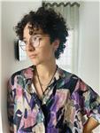 Studentessa universitaria di sociologia fornisce aiuto compiti e ripetizioni
