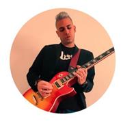 Profesor de guitarra ofrece clases tanto de iniciación como para niveles más avanzados. Clases para todas las edades