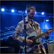 Studente laureato in Chitarra Jazz presso il Conservatorio propone lezioni di chitarra online