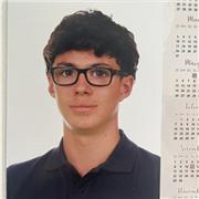 Soy un estudiante de bachillerato de ciencias, el cual estudia y se esfuerza a diario