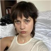 Native English speaker -- Australian living in Paris. 8+ years of teaching experience, linguist and fiction author. 