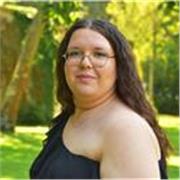 Licenciada en comunicación, con grandes capacidades para enseñar la comunicación oral e idiomas como catalán y castellano.