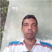 imparte clases a niño y niña de toda las edades