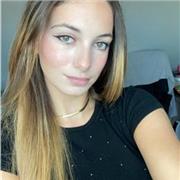 Élève avocate donne des cours particuliers