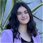 Studentessa universitaria offre lezioni online di matematica per studenti della scuola primaria e secondaria