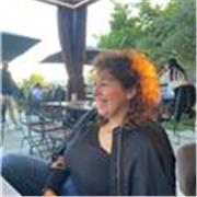 Determinata, scrupolosa, se c'è bisogno di spiegare 2 o 3 volte non ci sono problemi! 
L'importante che si apprendere il concetto