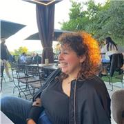 Determinata, scrupolosa, se c'è bisogno di spiegare 2 o 3 volte non ci sono problemi! 
L'importante che si apprendere il concetto