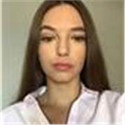 Profesora de español imparte clases para todas las edades