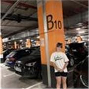 Chica joven comprometida, me encanta ayudar y enseñar a los más pequeños, bilingüe.