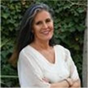 Profesora de Ed. física Yoga, coach y terapueta flores Bach con enfoque en bienestar integral y gestión del estrés