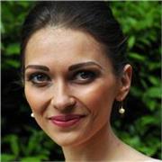 English Communication Coach: Fluent speaker providing practical guidance to help non-native speakers communicate with confidence.

