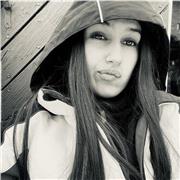 Ciao, sono Nicole, ho 17 anni e frequento il quarto anno di liceo linguistico a milano, zona city life