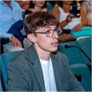 Offro lezioni di Comunicazione, Giornalismo e Sociologia, programmando l'insegnamento sulle specifiche esigenze di ognuno.