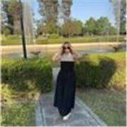 Me defino como a alguien con muchas ganas de trabajar y ayudar si hablamos de educación. Me gustaría enseñar a alumnos que les cueste la asignatura que quiero dar y alumnos de niveles como secundaria, primaria e incluso bachillerato.