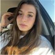 studentessa di giurisprudenza diplomata al liceo scientifico, che impartisce lezioni di materie umanistiche ed inglese