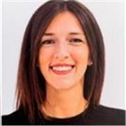 Laureata in giurisprudenza, impartisce lezioni online di diritto.