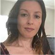 Profesoara titulada en la enseñanza del Inglés con cinco años experiencia en España y cinco en Canadá. 