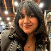 Profesora de Inglés americano da clases a adolescentes y jóvenes adultos