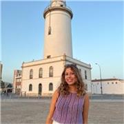 Mestra d'Educació Primària especialitzada en Atenció a la Diversitat i Llengua Anglesa.