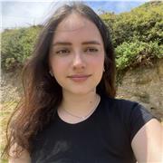 Estudiante de Psicología con nivel de inglés alto.