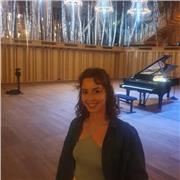 Bonjour! 
Venez découvrir et apprendre le français avec moi, de manière scolaire ou ludique!