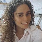 Alegre, simpática, pasión por los niños, comunicadora, clases para niños/as de primaria