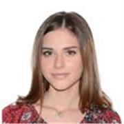 Studentessa universitaria di lingua inglese e tedesca impartisce lezioni di lingua inglese per studenti scuola media e superiore