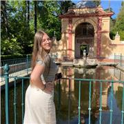 Soy estudiante de Bachillerato y actualmemte curso el primer curso de este y me gustaría dar clases a alumnos de primaria y eso.