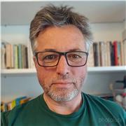 Docente Eda impartisce lezioni di di informatica, fotografia e grafica digitale