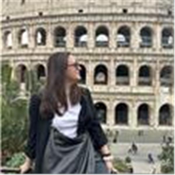 Ingegnere Biomedico Impartisce Lezioni Di Matematica E Fisica. Giulia